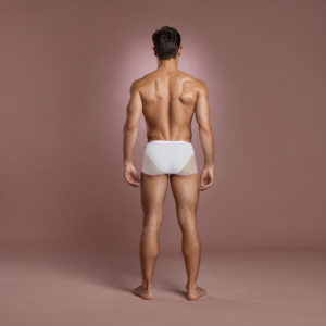 Homem realizando depilação a laser nos glúteos com laser Diodo no Spa Keep Depil no Bairro do Limão, São Paulo